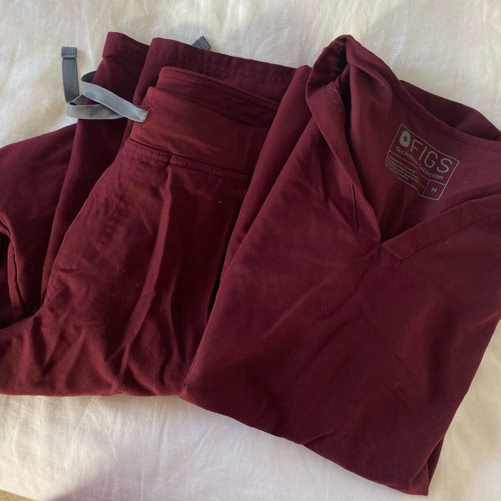 Figs Women's Scrub Set in Burgundy